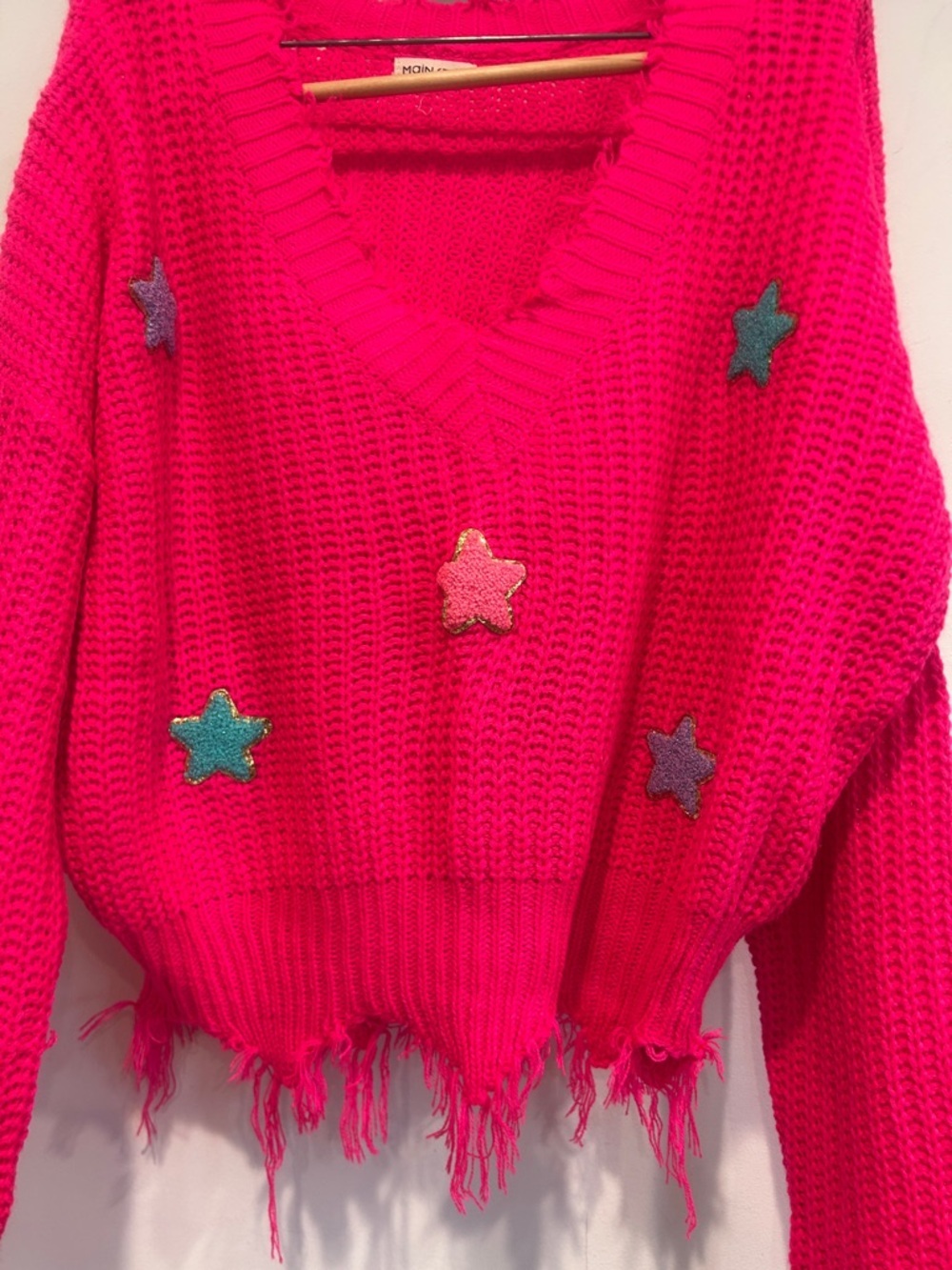 Main strip Hot Pink Star Appliqué V-Neck distressed Sweater Womens medium - Picture 4 of 10